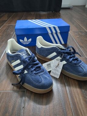 NWT Size 10 Adidas Gazelle Men's Blue And White Suede Sneakers